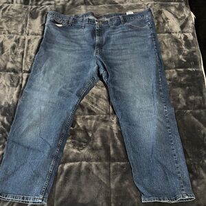 Wrangler Men's Relaxed Fit Blue Jeans